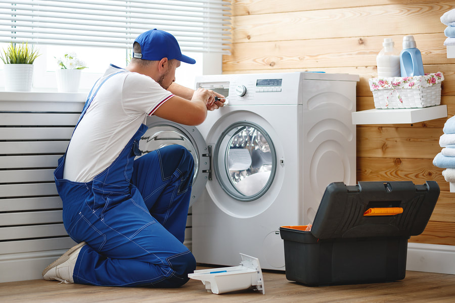 appliance expert doing washer repair 